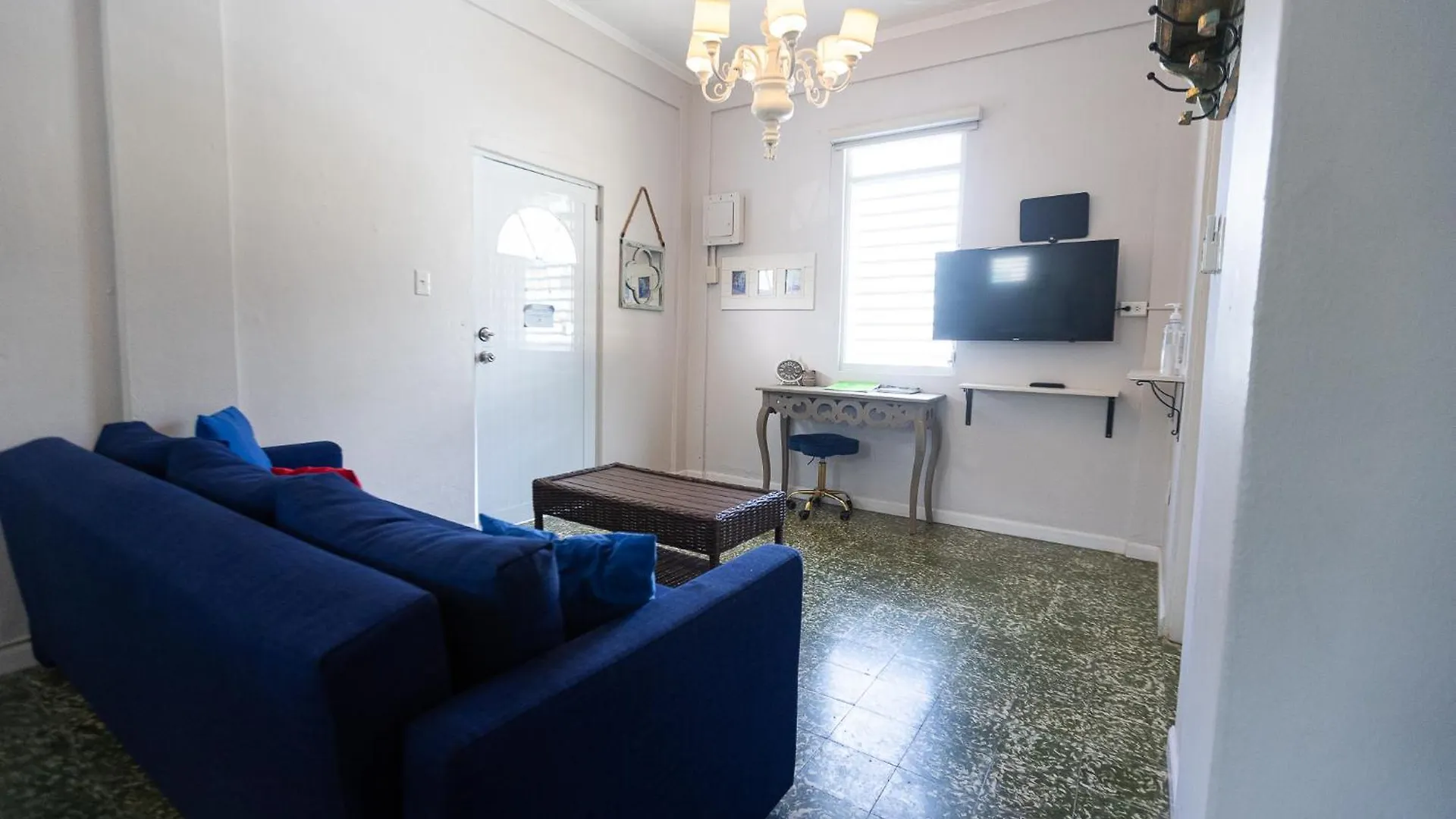 201-Vintage Modern Haven In The City, Near The Beach With Free Parking location